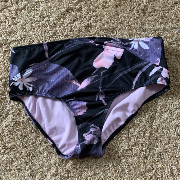 Keyhole Bikini Bottom - Picture 2 of 3